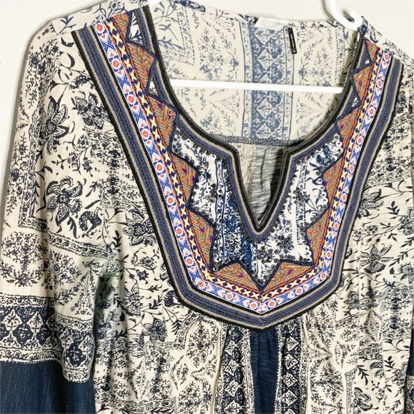 Akemi + Kin Embroidered Silverpoint Peasant Top - Picture 5 of 8